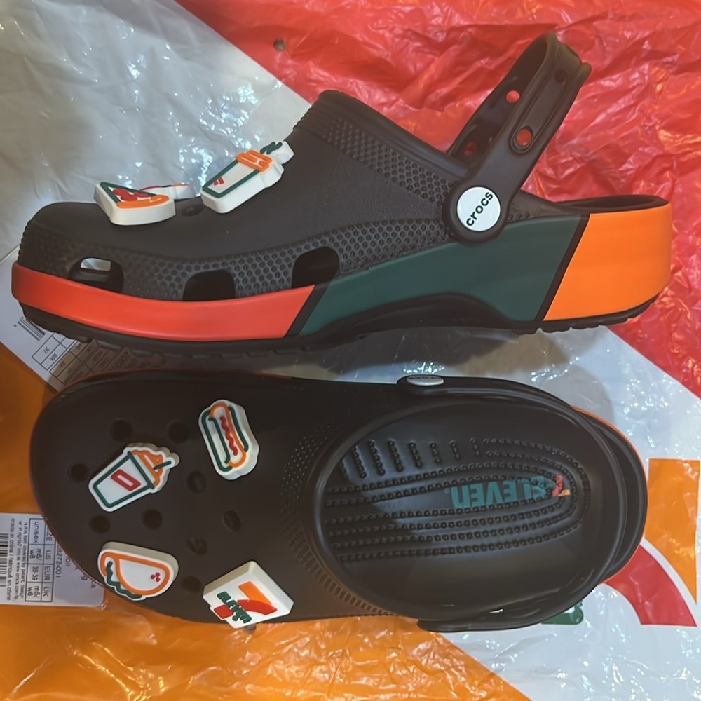 7-Eleven x Crocs 100% Authentic Exclusive w/Jibbitz Charms NWT Unisex Size m6/w8